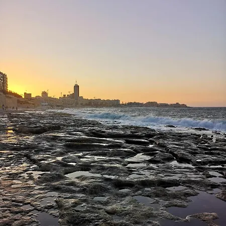 Perfect Sliema With Views Sleeps 8 公寓 *